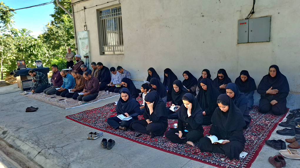 برگزاری مراسم پرفیض زیارت عاشورا و بزرگداشت هفتمین روز تدفین رهبر شهید انقلاب اسلامی ایران در شبکه بهداشت و درمان شهرستان زبرخان