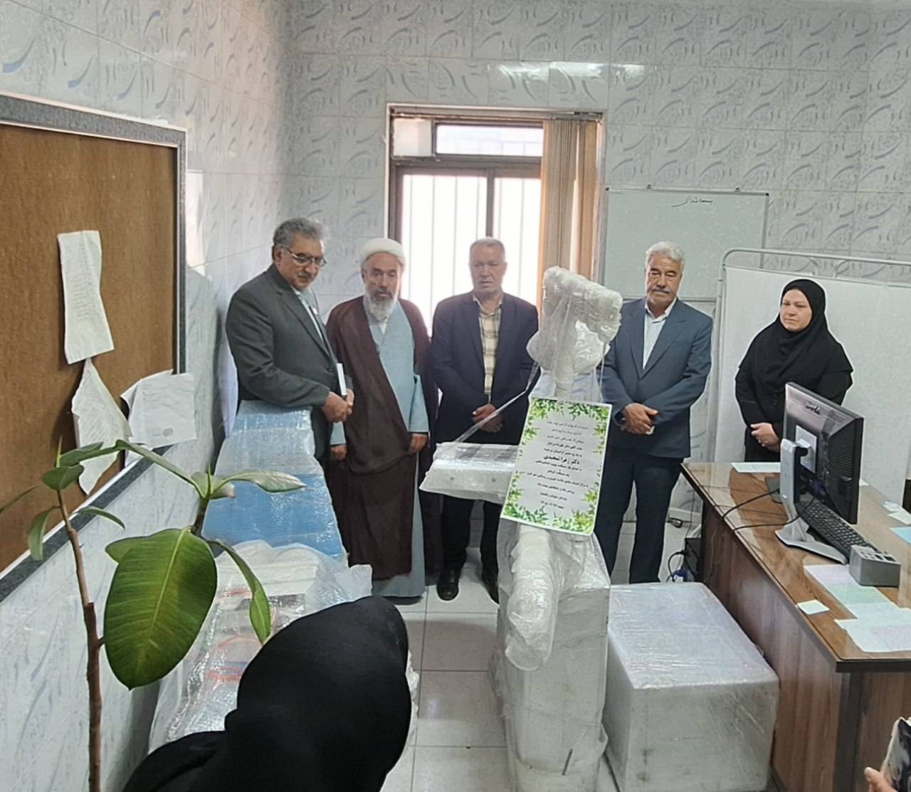 ماندگار در مسیر سلامت؛ اهدای تجهیزات دندانپزشکی به ارزش ۵۰۰ میلیون تومان به مرکز خدمات جامع سلامت خور به یاد مرحومه دکتر زهرا تمجیدی